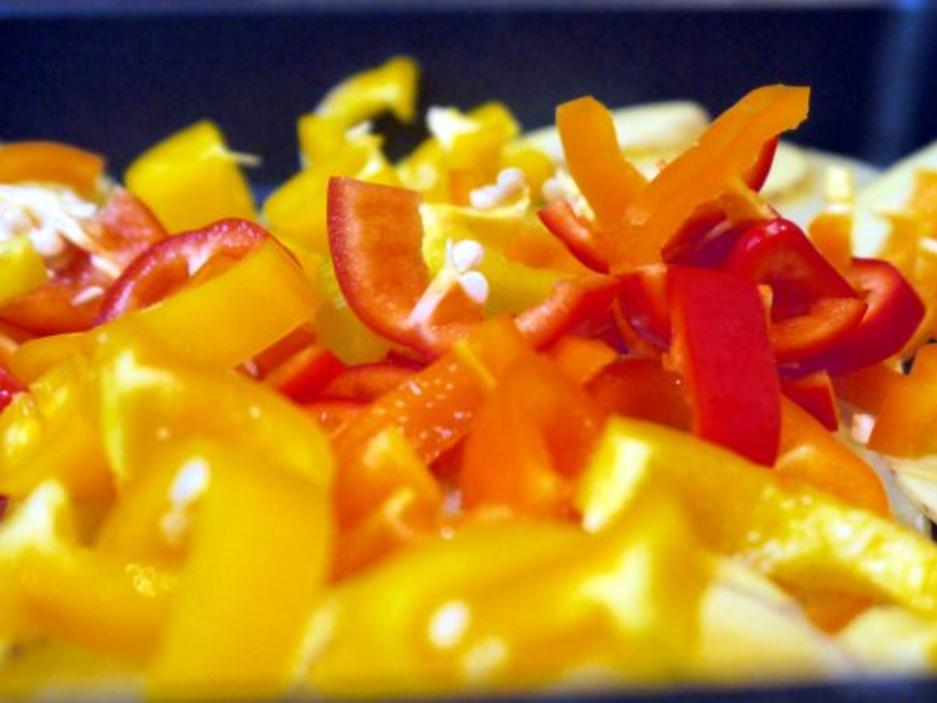 Chili Knoblauch Hähnchenschenkel auf Kartoffel Paprikabett - einfach ...