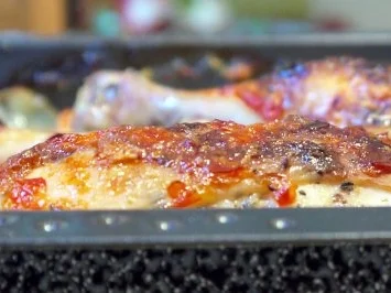 Chili-Knoblauch-Hähnchenschenkel auf Kartoffel-Paprikabett - Rezept - Bild Nr. 10