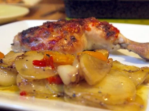 Chili-Knoblauch-Hähnchenschenkel auf Kartoffel-Paprikabett - Rezept - Bild Nr. 11