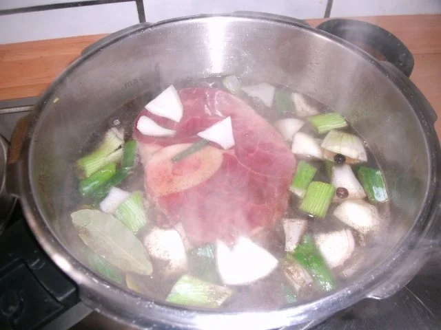 Rezept: Rindfleischsalat aus der Beinscheibe Bild Nr. 3 Rindfleischsalat aus der Beinscheibe - Rezept - Bild Nr. 3