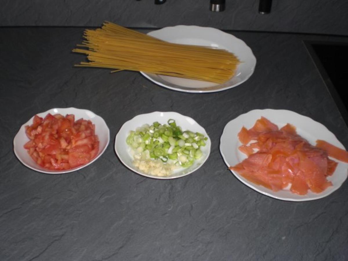 Spaghetti mit geräuchertem Lachs - Rezept - Bild Nr. 3