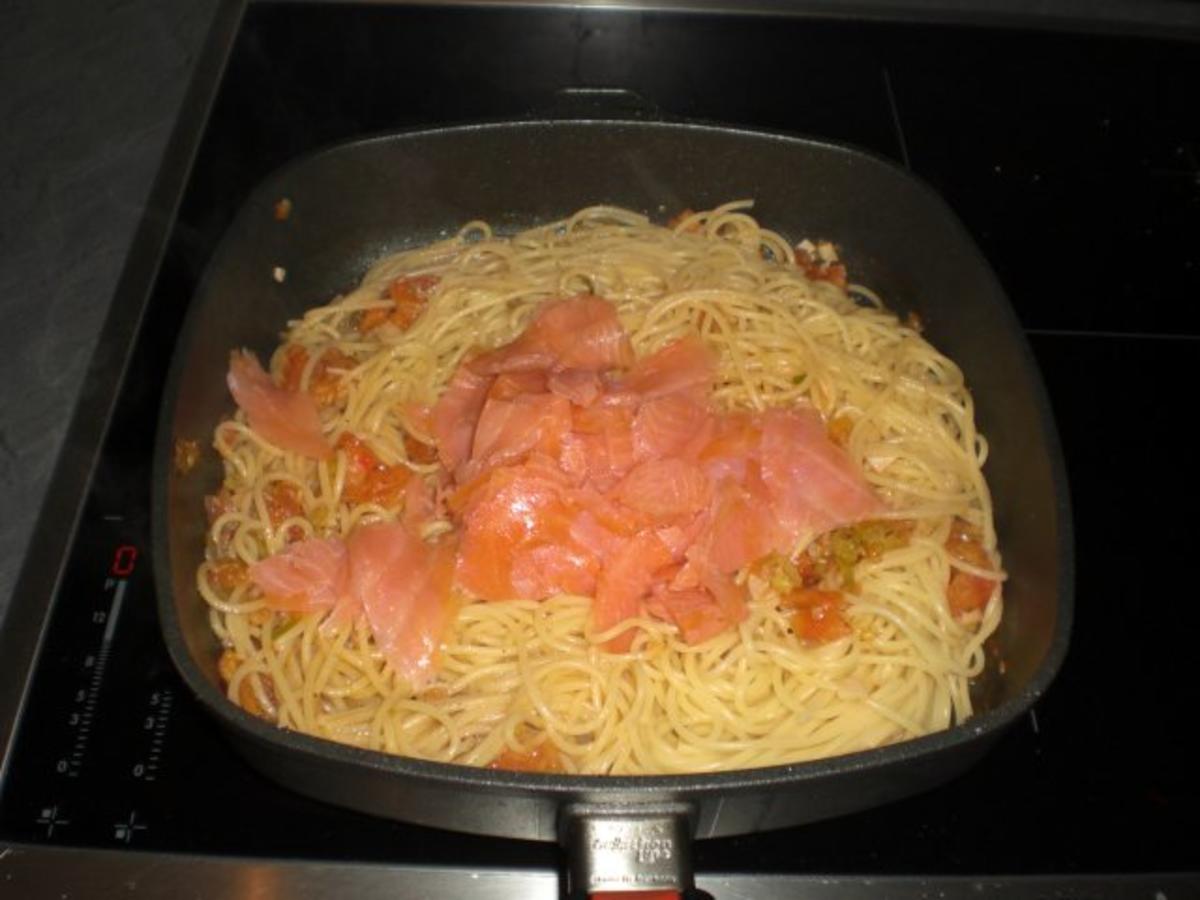 Spaghetti mit geräuchertem Lachs - Rezept - Bild Nr. 7