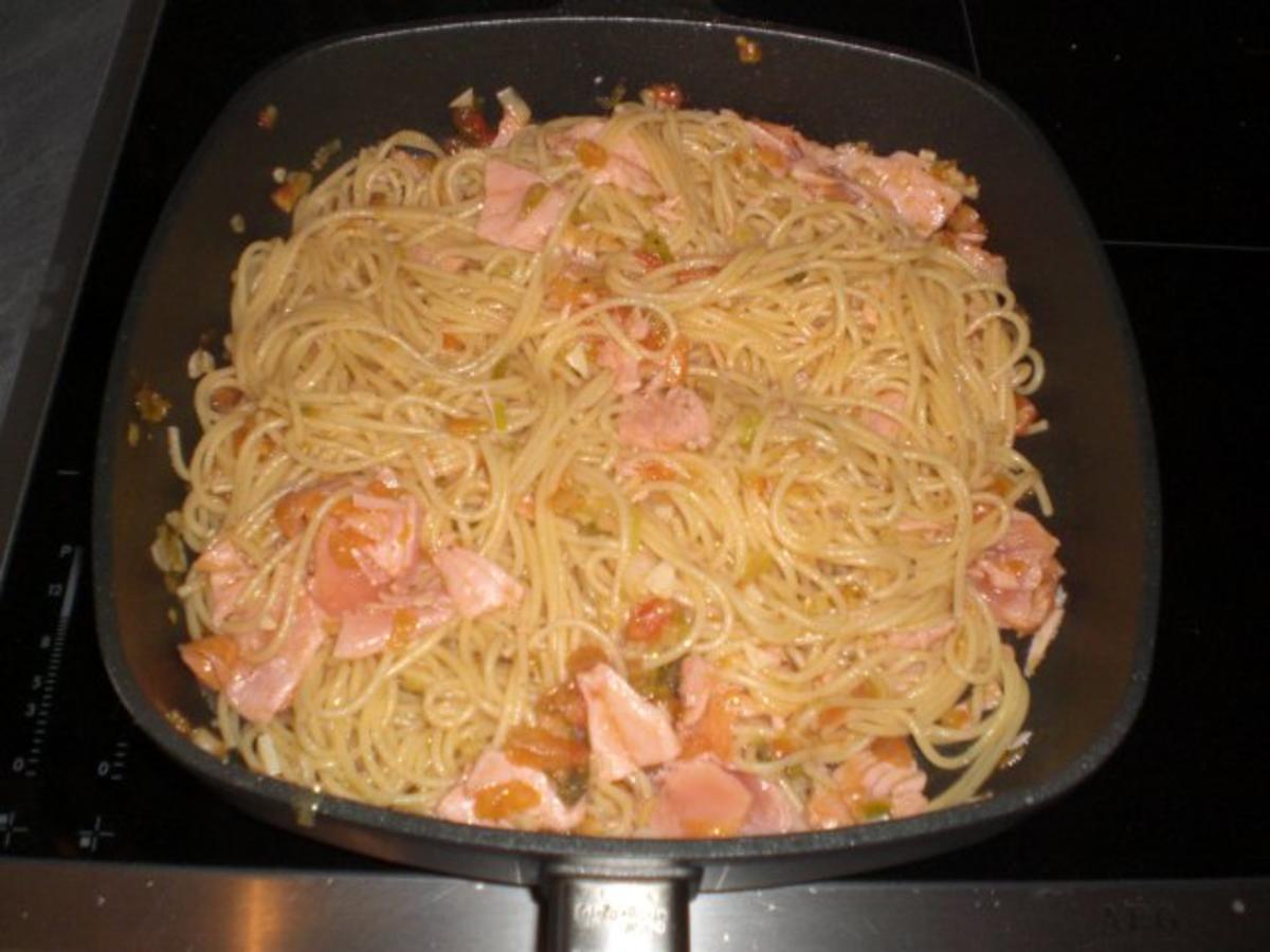 Spaghetti mit geräuchertem Lachs - Rezept - Bild Nr. 8