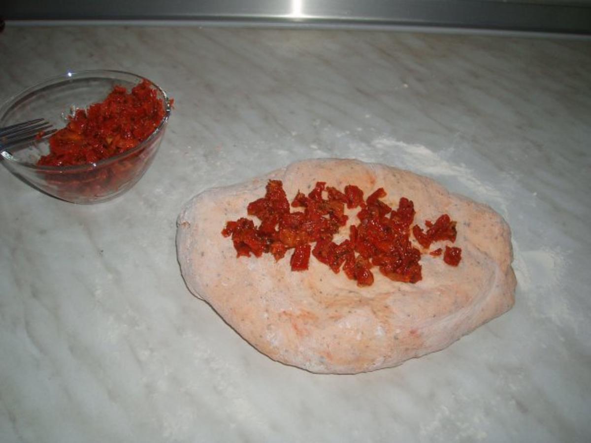 Tomaten Basilikum Brot - einfach - von Claudia84
