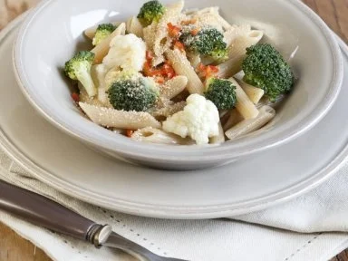 Schnelle Gemüse-Nudeln mit Parmesan - Rezept