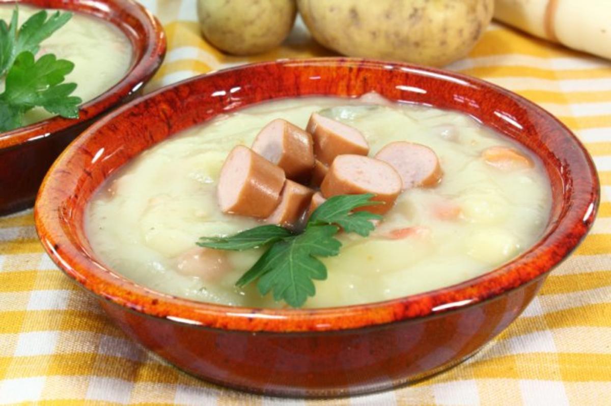 Kartoffelsuppe mit Würstchen - Rezept mit Bild - kochbar.de