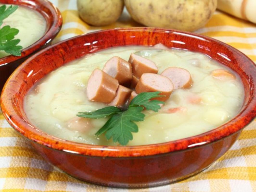 Kartoffelsuppe mit Würstchen - Rezept mit Bild - kochbar.de