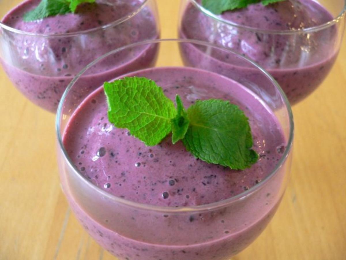 Bilder für Geeister Blaubeer-Minz-Kefir - Rezept