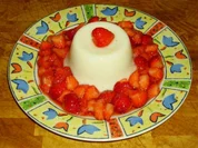 Rezept: Buttermilchgelee mit Erdbeeren Buttermilchgelee mit Erdbeeren - Rezept
