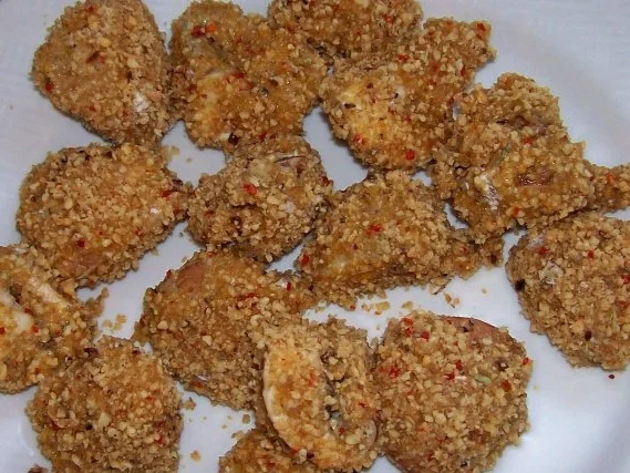 Vorspeise: Knusprig gebratene Champignons in Erdnusspanade - Rezept - Bild Nr. 4