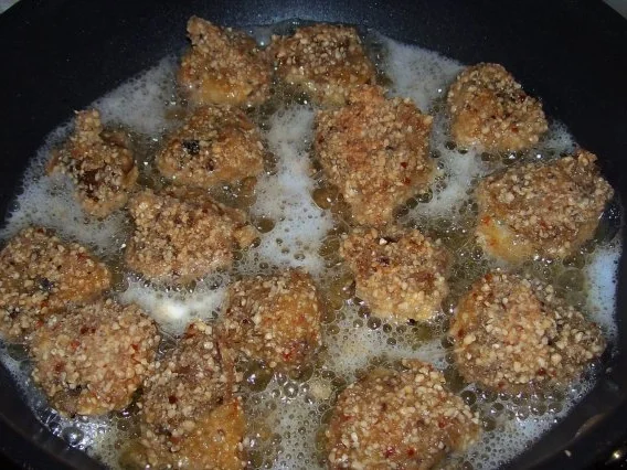 Vorspeise: Knusprig gebratene Champignons in Erdnusspanade - Rezept - Bild Nr. 5