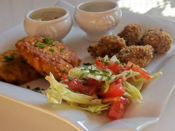 Vorspeise: Knusprig gebratene Champignons in Erdnusspanade - Rezept