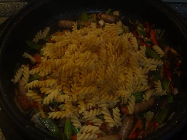 Nudel-Bratwurst-Pfanne mit Asia-Gemüse - Rezept - Bild Nr. 4