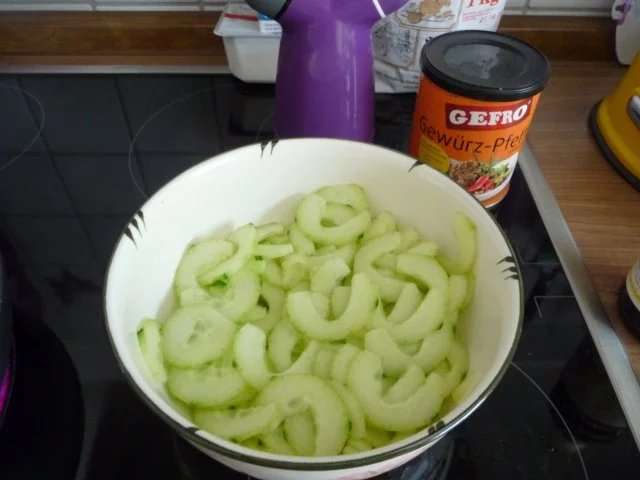 Rezept: Schmalhans - Küchenmeister : Pellkartoffeln mit Schmorgurken Bild Nr. 4 Schmalhans - Küchenmeister : Pellkartoffeln mit Schmorgurken - Rezept - Bild Nr. 4