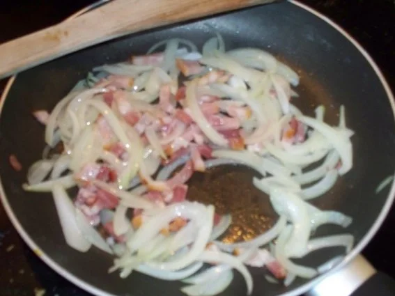 Speck-Zwiebel-Käsekuchen - Einzelportion - Rezept - Bild Nr. 4