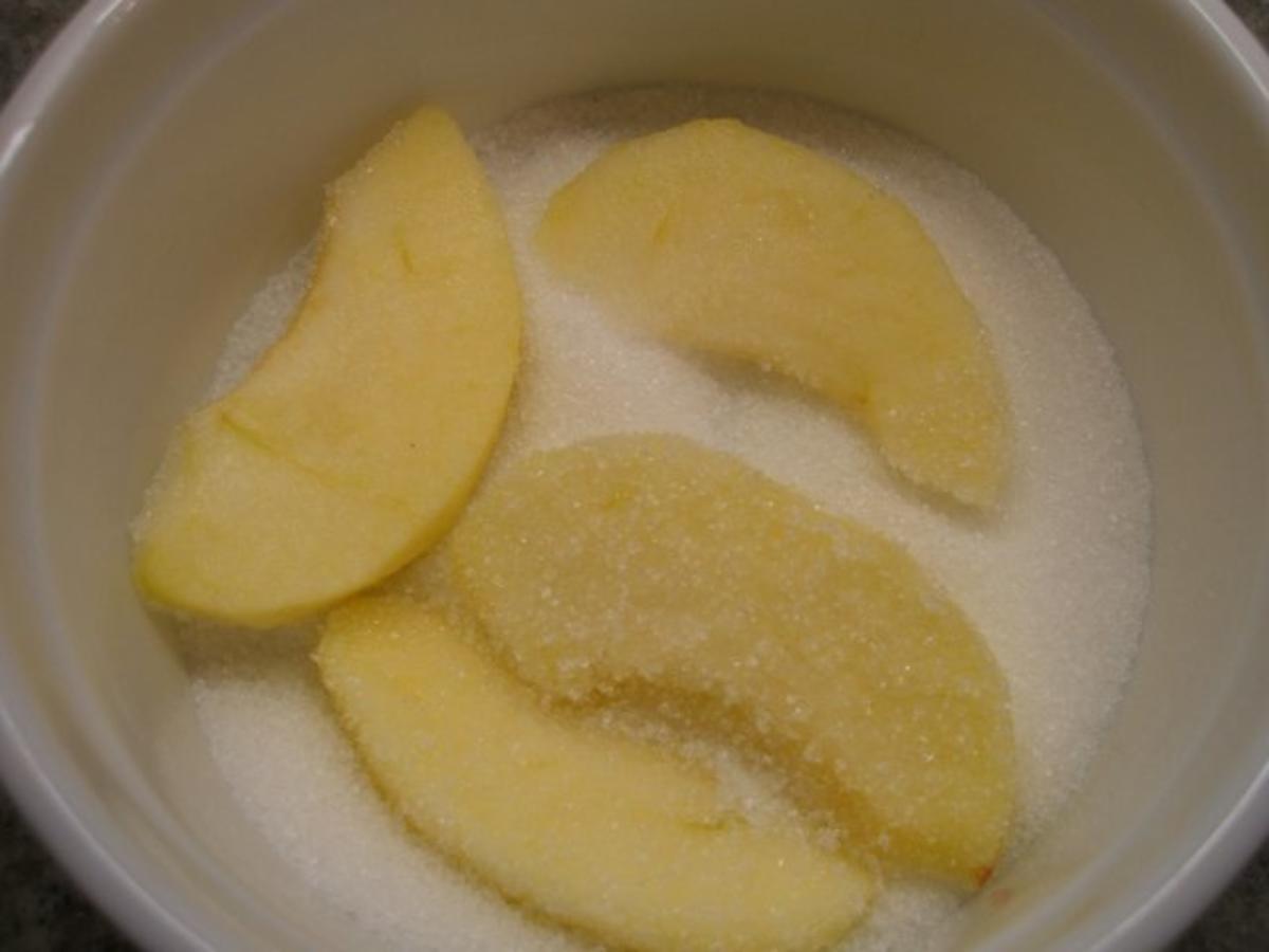 Backen: Kleine Quarktorte mit Apfel und Holunderbeeren - Rezept - Bild Nr. 4