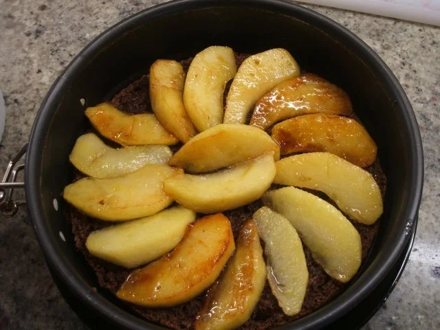 Backen: Kleine Quarktorte mit Apfel und Holunderbeeren - Rezept - Bild Nr. 6