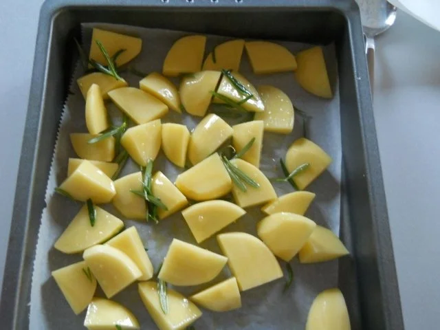 Rezept: Schweinefilet überbacken mit Rosmarinkartoffeln Bild Nr. 3 Schweinefilet überbacken mit Rosmarinkartoffeln - Rezept - Bild Nr. 3
