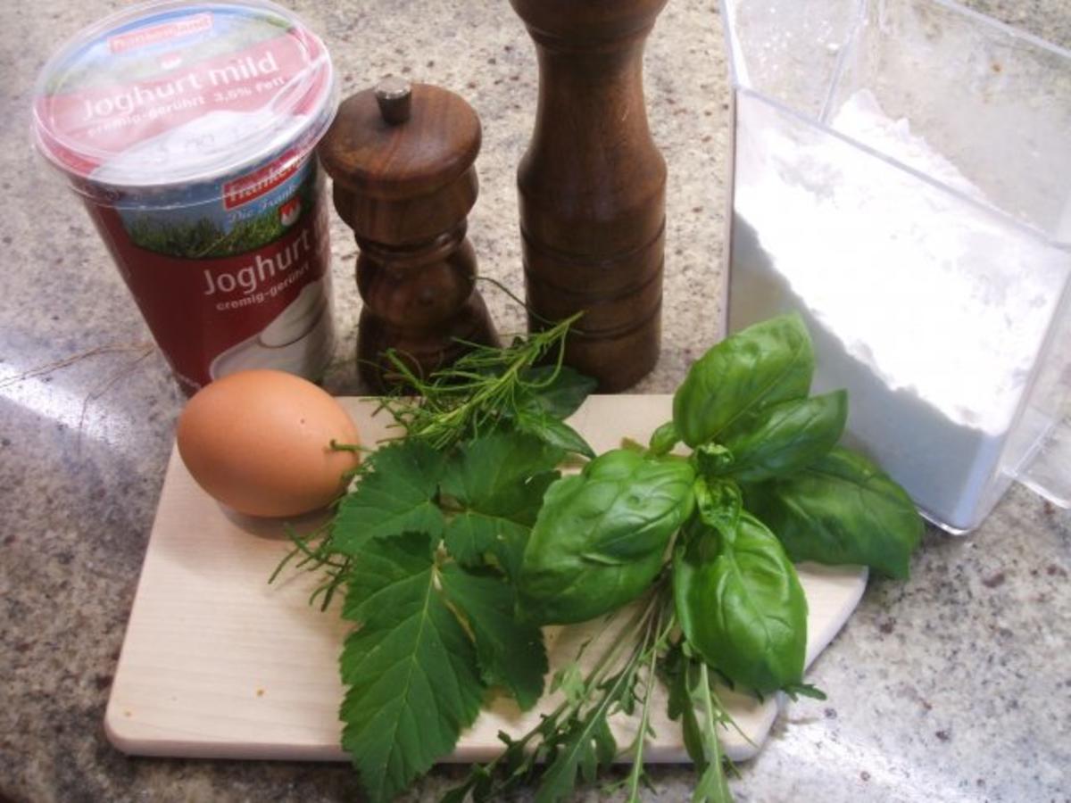 Souffle: Kräuter-Souffle auf fruchtiger Tomatensoße - Rezept - Bild Nr. 4