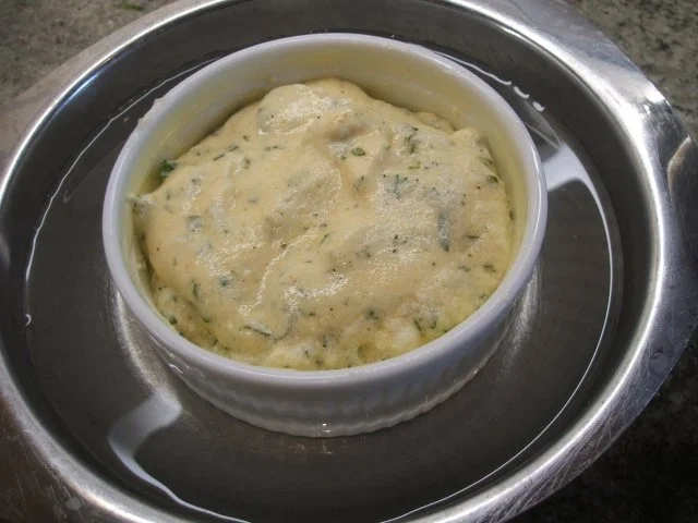 Souffle: Kräuter-Souffle auf fruchtiger Tomatensoße - Rezept - Bild Nr. 9