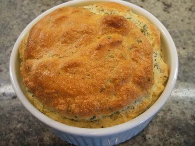 Souffle: Kräuter-Souffle auf fruchtiger Tomatensoße - Rezept - Bild Nr. 10