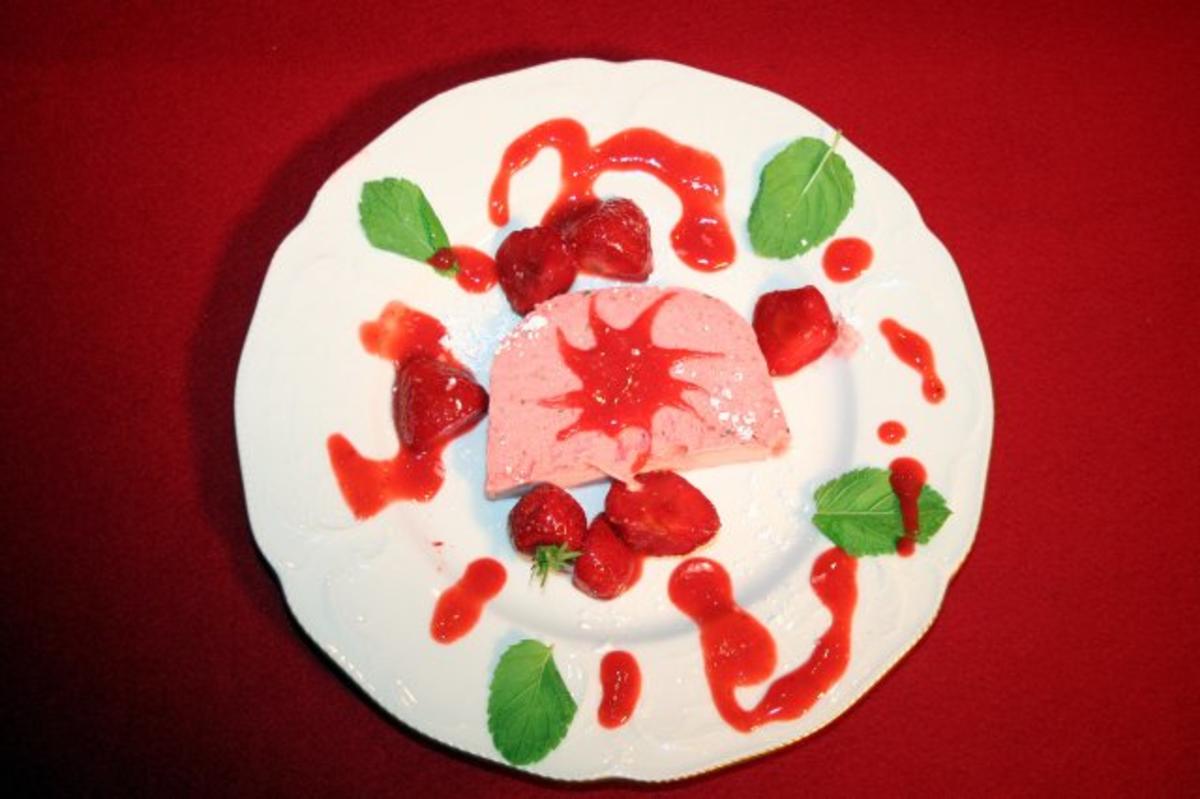 Rot-Weiße-Grüße - Erdbeerparfait - Rezept
