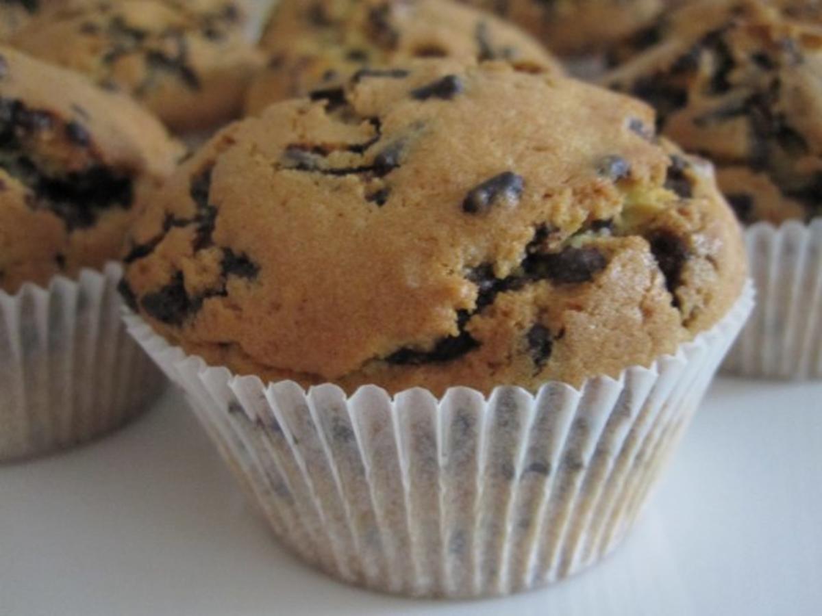 Muffins mit Schokostreuseln - Rezept mit Bild - kochbar.de