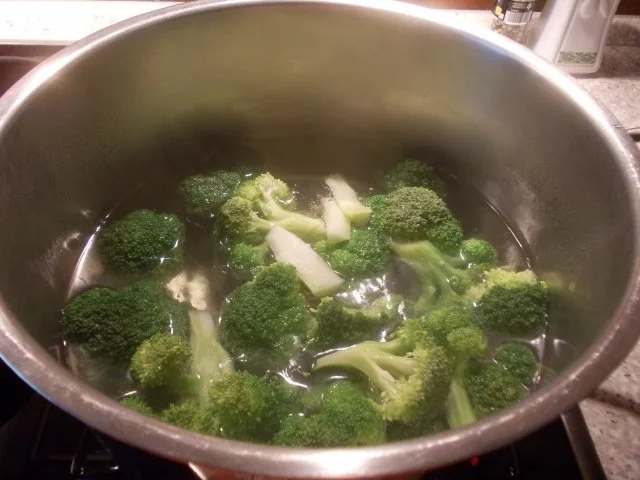 Rezept: Brokkoliauflauf mit Knepfle und Kabanossi Bild Nr. 3 Brokkoliauflauf mit Knepfle und Kabanossi - Rezept - Bild Nr. 3