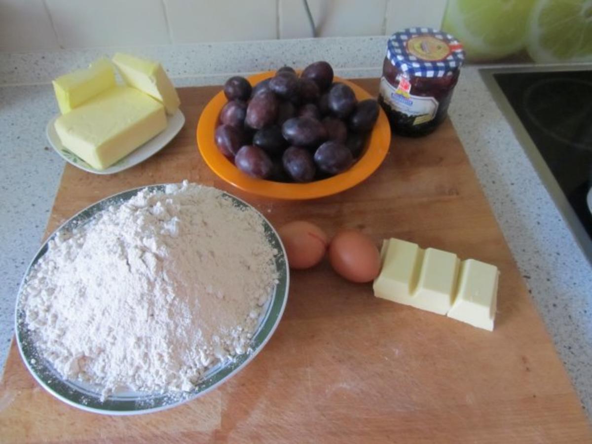 Pflaumenkuchen mit weißen Schoko-Streuseln - Rezept - Bild Nr. 2