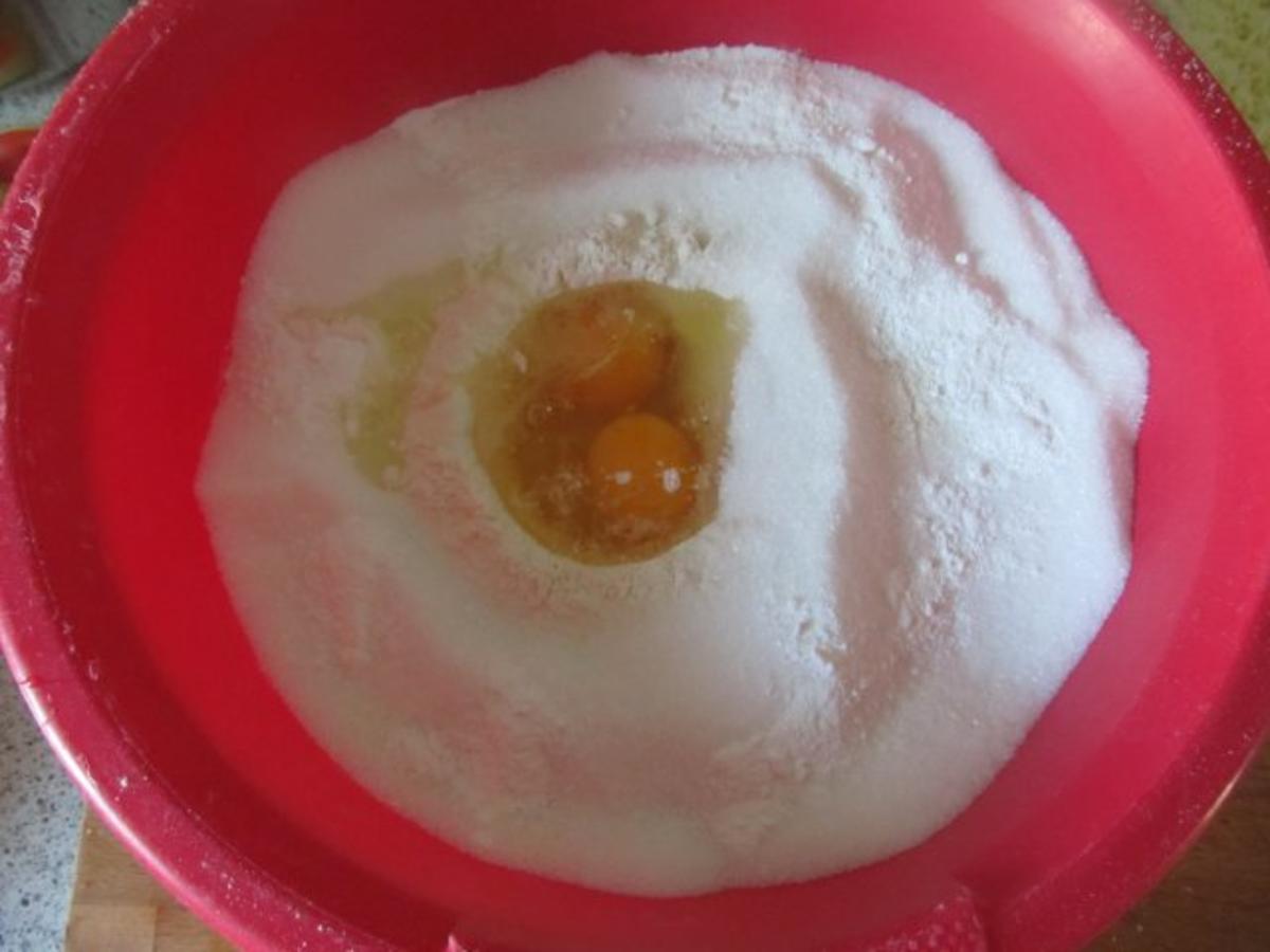 Pflaumenkuchen mit weißen Schoko-Streuseln - Rezept - Bild Nr. 3