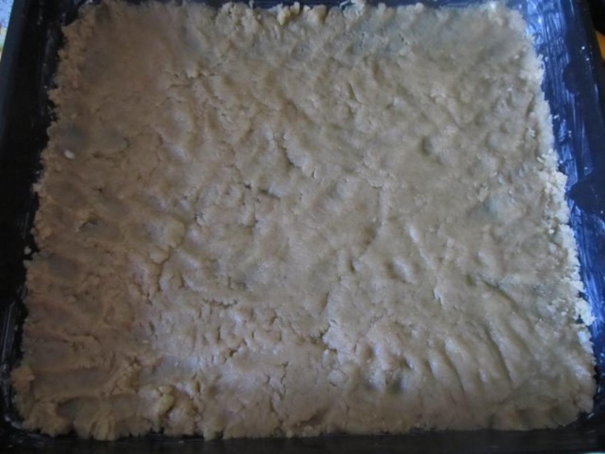 Pflaumenkuchen mit weißen Schoko-Streuseln - Rezept - Bild Nr. 5