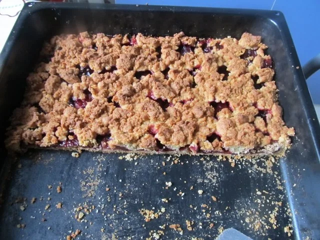 Rezept: Pflaumenkuchen mit weißen Schoko-Streuseln Bild Nr. 7 Pflaumenkuchen mit weißen Schoko-Streuseln - Rezept - Bild Nr. 7