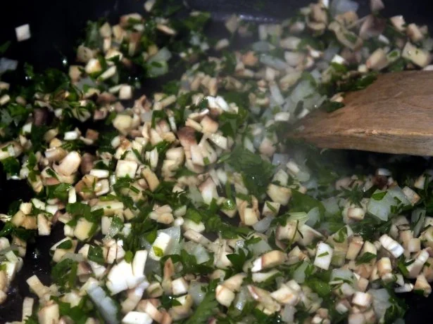 Gefüllte Champignons im Tomatenbett - Rezept - Bild Nr. 12