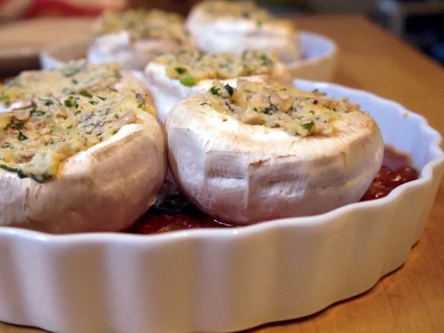 Gefüllte Champignons im Tomatenbett - Rezept - Bild Nr. 16