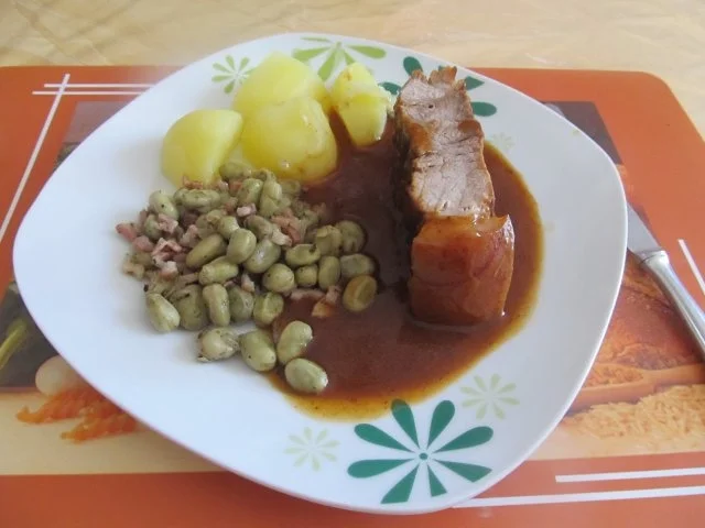 Rezept: Schweineschulter mit Bohnenkernen Schweineschulter mit Bohnenkernen - Rezept