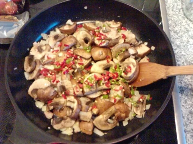 Rezept: "Salat mit dem besten aus Südost" - "Mein Lieblingssalat aus BaWü, Allgäu und Russia" Bild Nr. 6 "Salat mit dem besten aus Südost" - "Mein Lieblingssalat aus BaWü, Allgäu und Russia" - Rezept - Bild Nr. 6