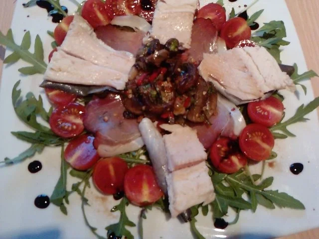 Rezept: "Salat mit dem besten aus Südost" - "Mein Lieblingssalat aus BaWü, Allgäu und Russia" Bild Nr. 10 "Salat mit dem besten aus Südost" - "Mein Lieblingssalat aus BaWü, Allgäu und Russia" - Rezept - Bild Nr. 10