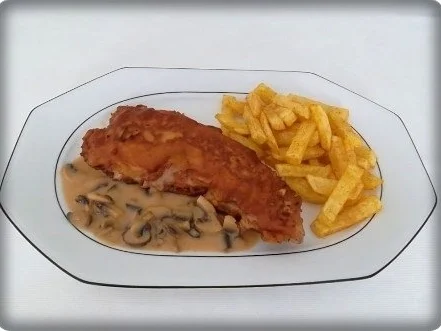 Knuspriges Schnitzel mit Pommes frites und Champignons-Rahmsauce - Rezept - Bild Nr. 20