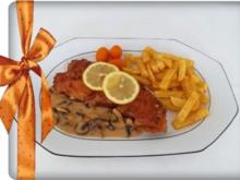 Knuspriges Schnitzel mit Pommes frites und Champignons-Rahmsauce - Rezept