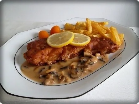 Knuspriges Schnitzel mit Pommes frites und Champignons-Rahmsauce - Rezept - Bild Nr. 21
