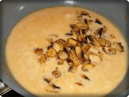 Knuspriges Schnitzel mit Pommes frites und Champignons-Rahmsauce - Rezept - Bild Nr. 14