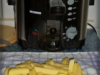 Knuspriges Schnitzel mit Pommes frites und Champignons-Rahmsauce - Rezept - Bild Nr. 16