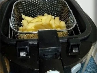 Knuspriges Schnitzel mit Pommes frites und Champignons-Rahmsauce - Rezept - Bild Nr. 17