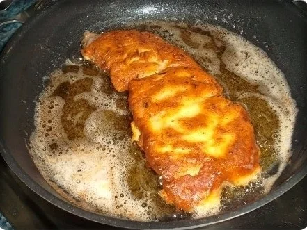 Knuspriges Schnitzel mit Pommes frites und Champignons-Rahmsauce - Rezept - Bild Nr. 7