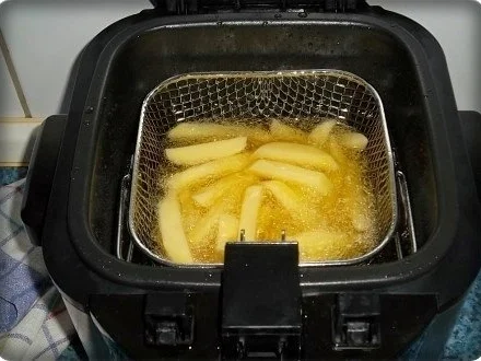 Knuspriges Schnitzel mit Pommes frites und Champignons-Rahmsauce - Rezept - Bild Nr. 18