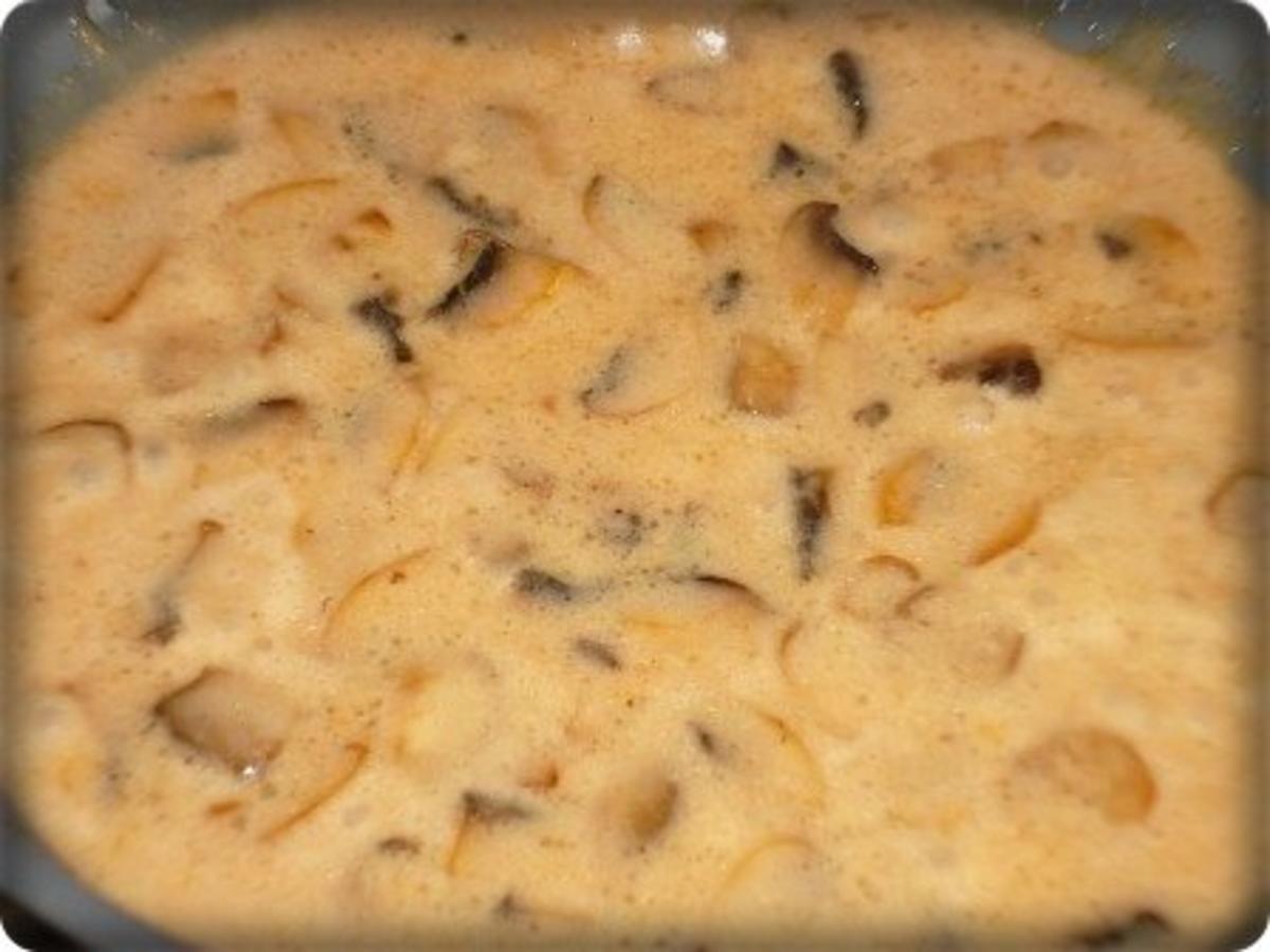 Knuspriges Schnitzel mit Pommes frites und Champignons-Rahmsauce - Rezept - Bild Nr. 15