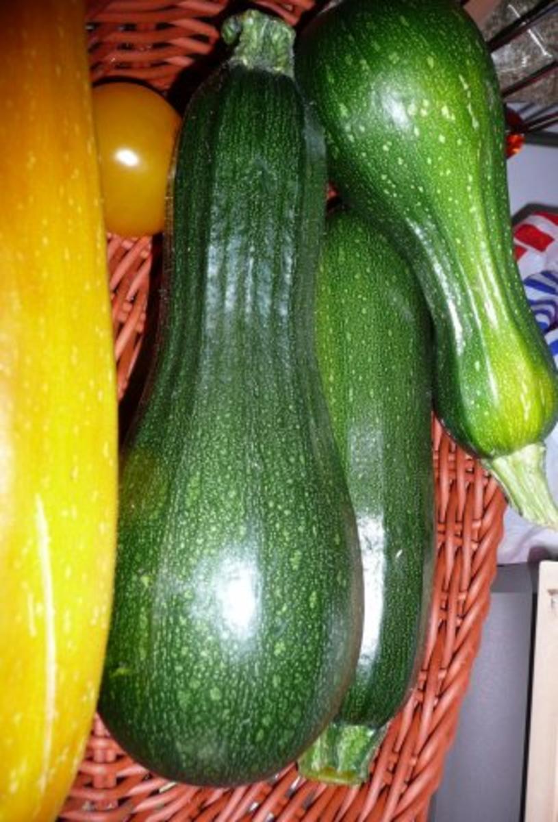 Bilder für Zucchini gefüllt mit Hackfleisch - Rezept