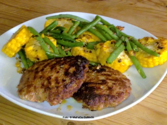 Fleischpflanzerl mit Mais-Bohnengemüse - Rezept