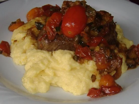 Rezept: Rumpsteak auf Polenta mit Datteltomaten Bild Nr. 2 Rumpsteak auf Polenta mit Datteltomaten - Rezept - Bild Nr. 2