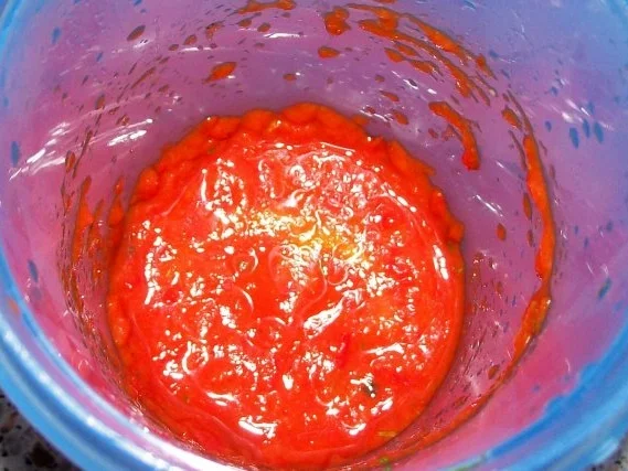 Scharfer Nudelauflauf mit Wurst und gekräuterter Paprika-Parmesansoße - Rezept - Bild Nr. 4